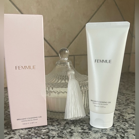 FEMMUE Brilliant Cleansing Gel full size - Picture 5 of 7